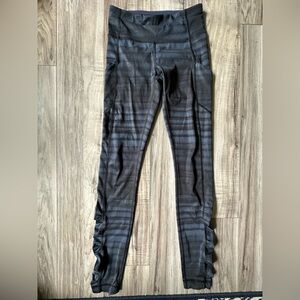 Lululemon Speed Up Tights Leggings Pockets Leg Detail in Black and Blue Size 4